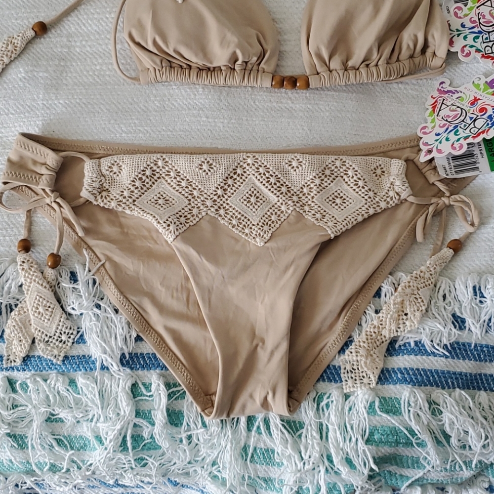 Becca bikini macramé' w/beads NWT - Picture 9 of 11